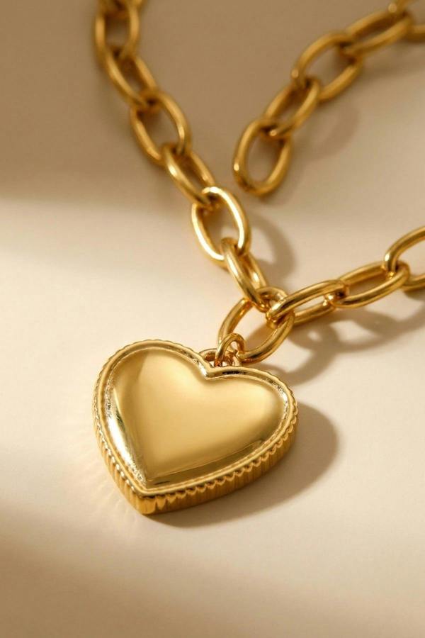 ARIIRA Jaya Chunky Link Heart Pendant Necklace