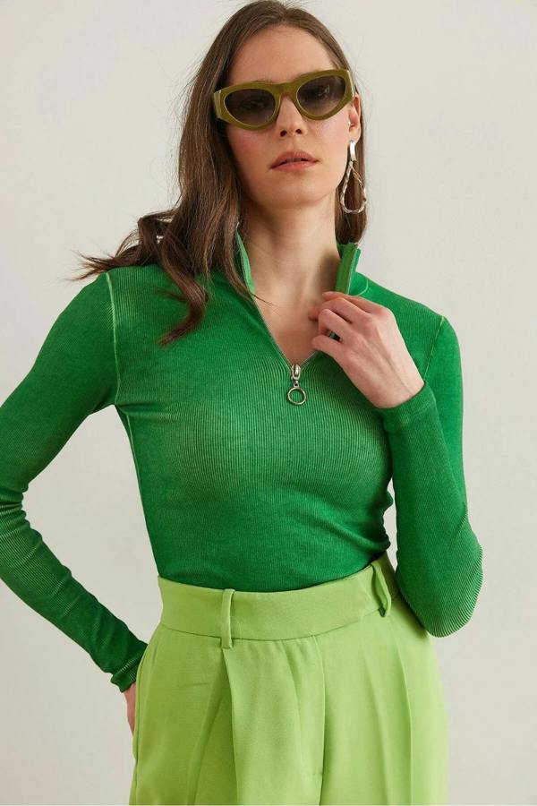 Hoxton Gal Zippered Turtleneck Stretch Blouse