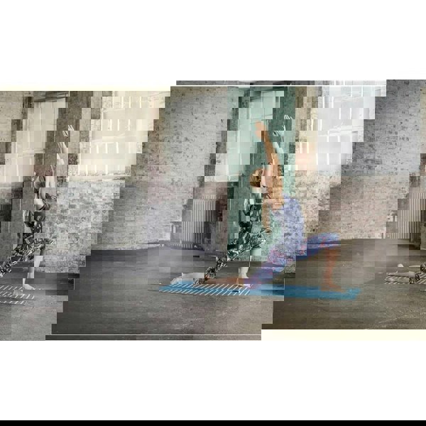 Reebok Double Sided 4mm Yoga Mat - Green Stripes -  Woman Stretching