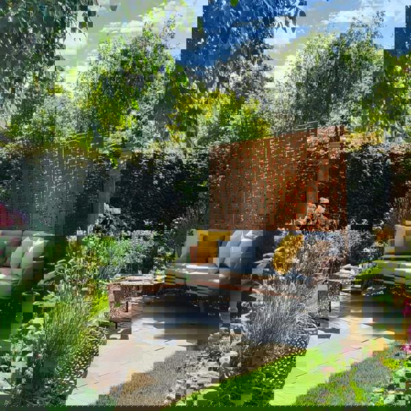 Nicoman Metal Indoor/Outdoor Privacy Screen with Stand 120cm x 180cm - Squares