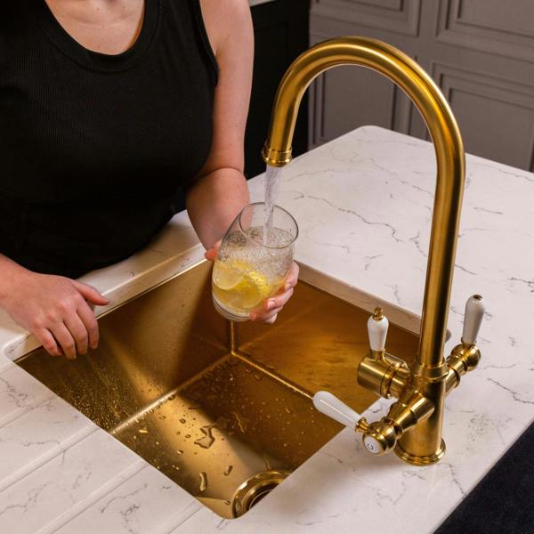 Flode korsa | Traditional Cruciform Style 3 in 1 Instant Boiling Tap | White Ceramic Levers | Brushed Gold Finish