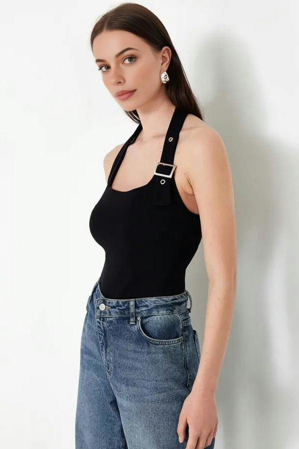 WOVCOR Halter Neck Belt Detail Fitted Knitted Blouse
