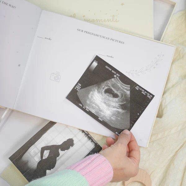 The Baby Gifting Company MY FIRST OUTFIT AND MEMORY BOOK