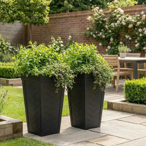 Nicoman Savana Black Chevron Recycled Rubber Plant Pot