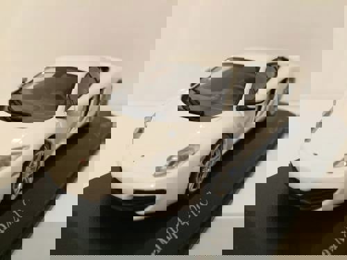 minichamps 530133021 mclaren mp4-12c 2011 white new limited edition