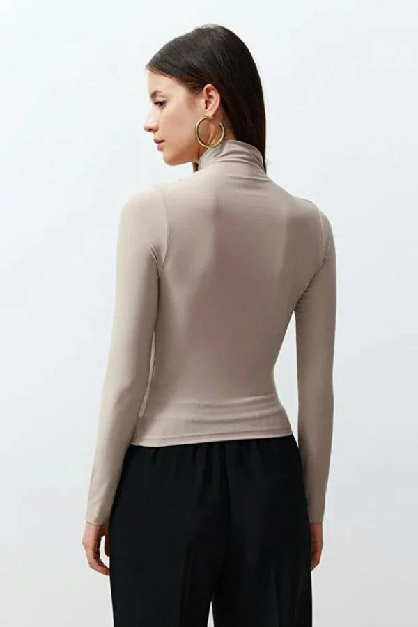 Hoxton Gal Ruched Square-Neck Fitted Stretch Knit Blouse