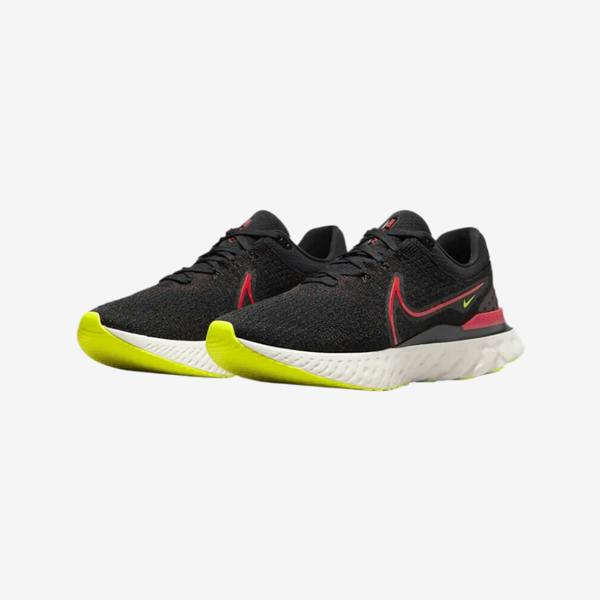 Nike Sneakers   in  Black