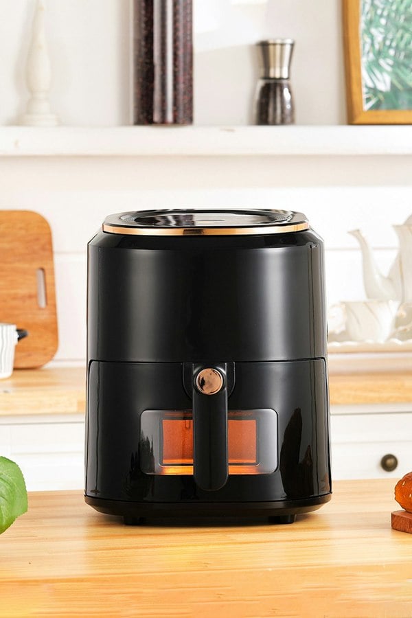 Living and Home 5L Black Digital Touchscreen Air Fryer 8 Preset Menus with Timer Adjustable Temperature Control