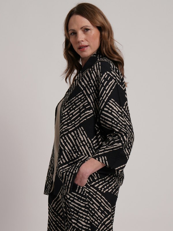 VIZ-A-VIZ Mono Trellis Print Shacket