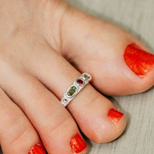 The Colourful Aura 925 Silver Green Red Oval Stone Bohemian Foot Midi Toe Ring