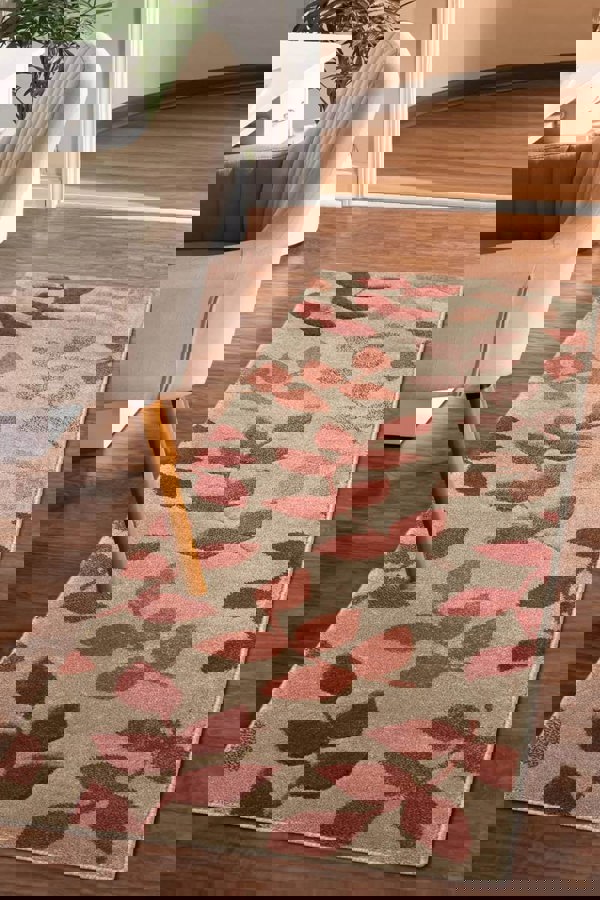 Newport Leaf Rug – Hand-Carved Floral Design