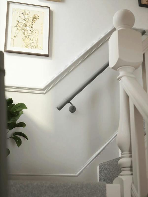 Luddington textured grey straight flight handrail
