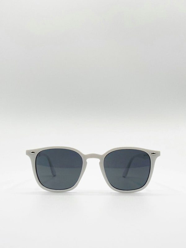 SVNX Classic Preppy Square Sunglasses With Key Hole Nosebridge