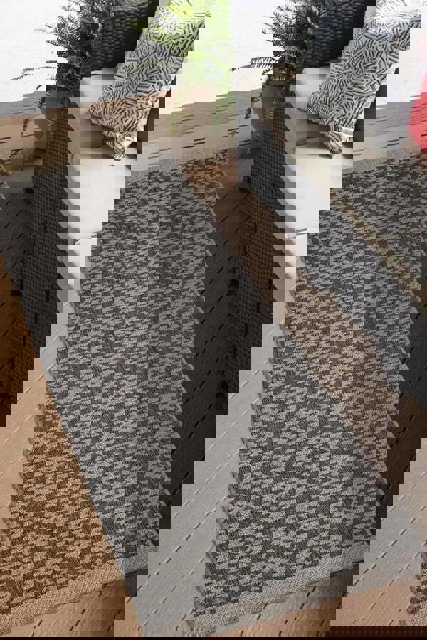 County Genesis Rug Diamond Design – Indoor/Outdoor Use