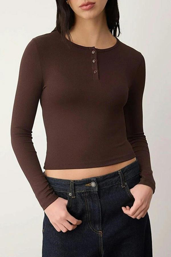 WOVCOR Crew Neck Buttoned Knitted Blouse