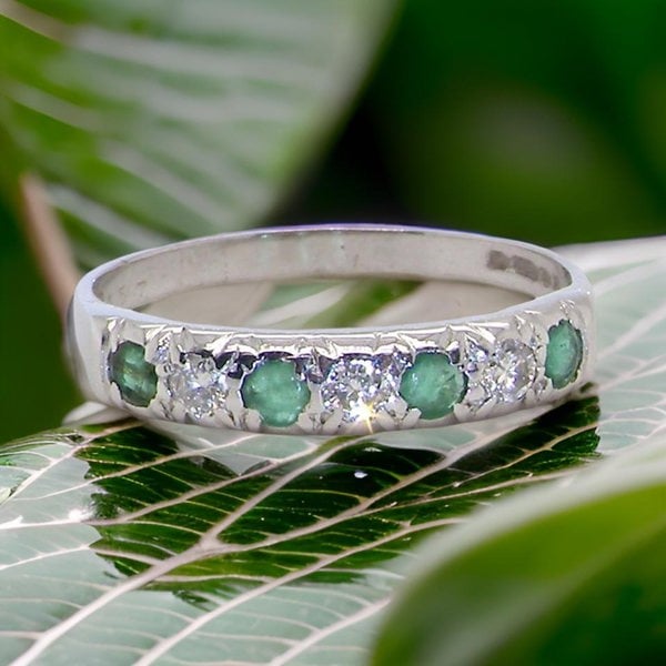 Vintage Tom An emerald and diamond eternity ring