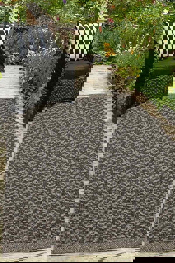 County Genesis Rug Diamond Design – Indoor/Outdoor Use