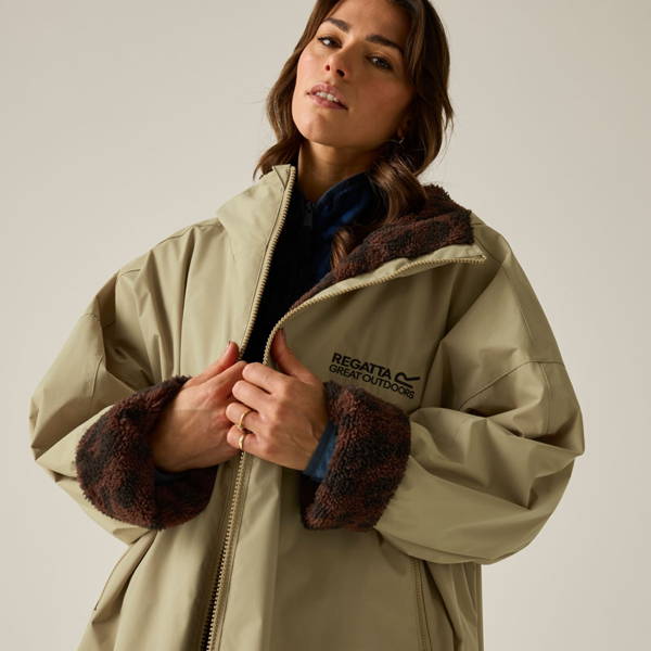 Regatta Unisex Adult Leopard Waterproof Changing Robe - Barleycorn/Dark