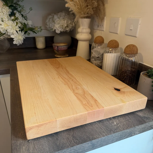 Giraffes & Craftz Large Maple Butcher's Block Cutting Board with Non-Slip Feet