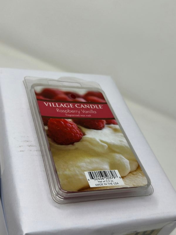 Village Candles Raspberry Vanila Wax Melt 2.2oz