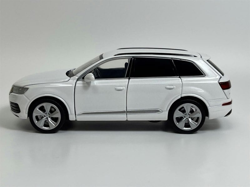 Tayumo Audi Q7 White LHD 1:32 Scale Tayumo 32140026