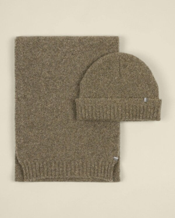 Larsson & Co Folke – Stone Panel Knit Beanie & Scarf Set
