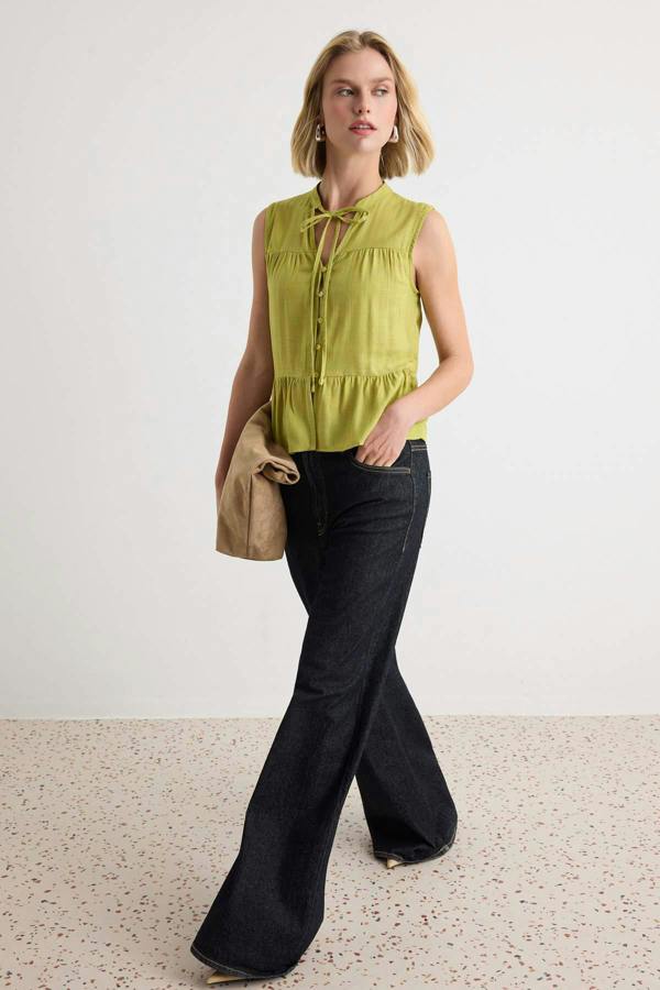 WOVCOR Sleeveless Mandarin Collar Relaxed Fit Shirt