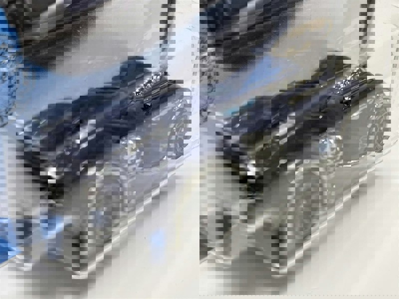 Hot Wheels Batman Arkham Asylum Batmobile Chase Model 1:64 Scale - GHD69D521 B13