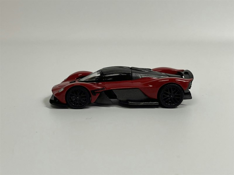 Mini GT Aston Martin Valkyrie Hyper Red LHD 1:64 Mini GT MGT00766L