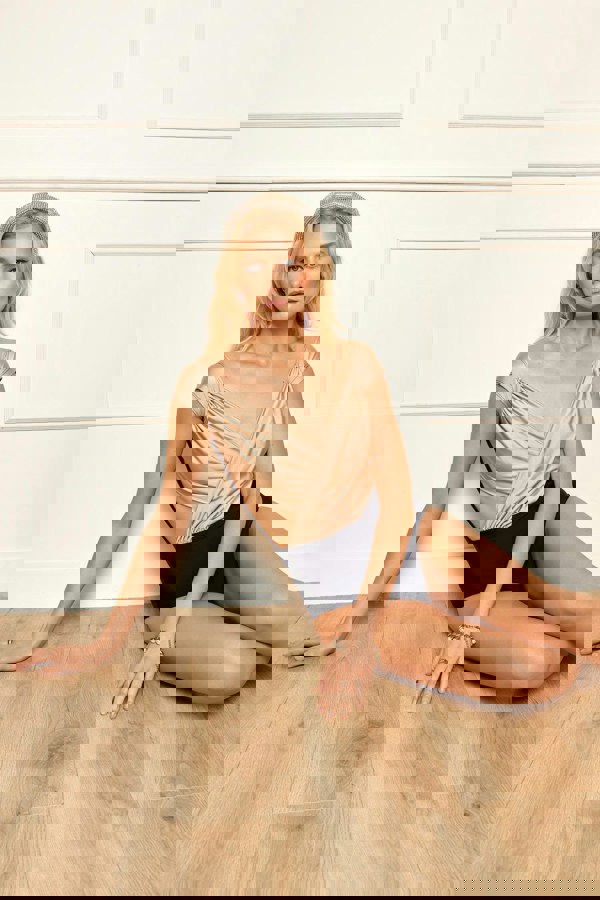 Revolve "Crème"