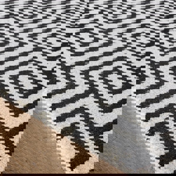 Origins Labyrinth Black/White