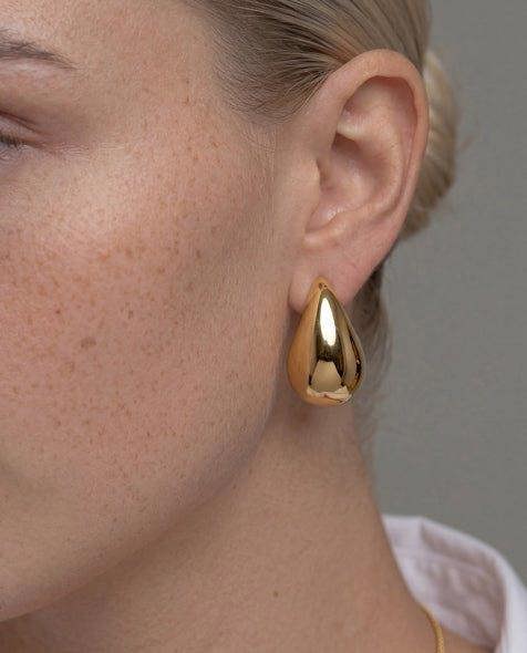 Elk & Bloom Medium Chubby 14K Gold Teardrop Drop Studs