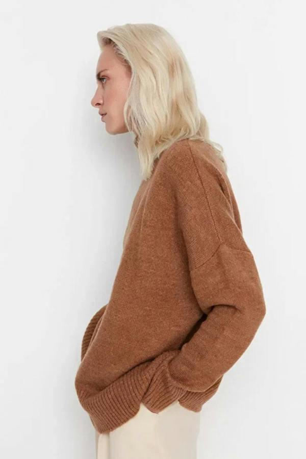 Hoxton Gal Relaxed Fit Soft-Texture Knit Sweater