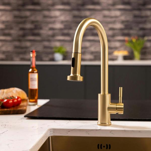 Flode Runda | Kitchen Sink Mixer with Pull out Spray | Brushed Brass | Round Head