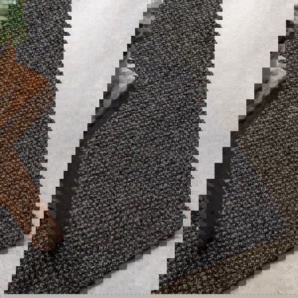 Handwoven Jute Black Rug – Natural Colour