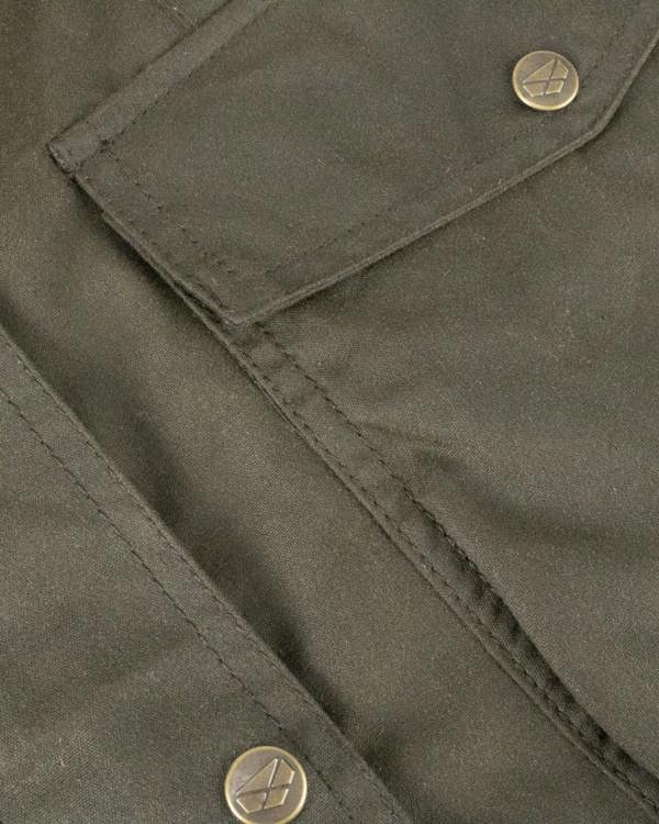 Metal Hoggs branded stud buttons on the Hoggs of Fife Caledonia Ladies Wax Jacket, demonstrating water resistant properties