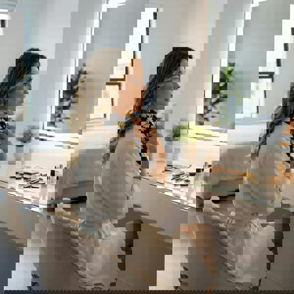 Anyyou Fashion Premium Satin Square Scarf – Daisy Black Silk-Feel Neckwrap for Women