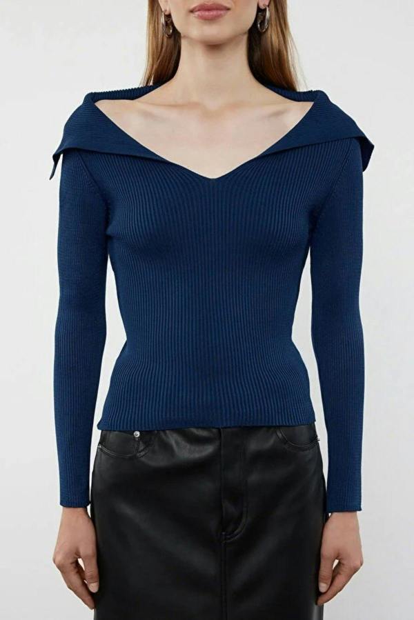 WOVCOR Carmen Collar Knit Sweater