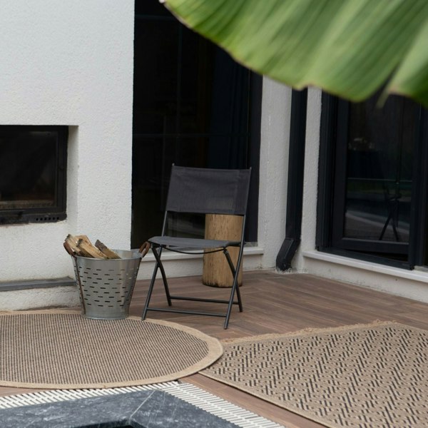 Nature blue outdoor rug easy to maintain and water-resistant