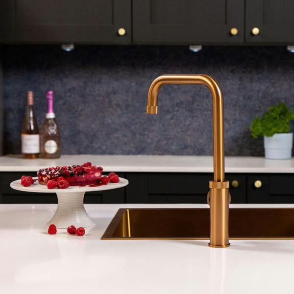 Flode Hjul  | Single Lever Industrial Style Kitchen Tap | Swan Neck Design | Brushed Copper