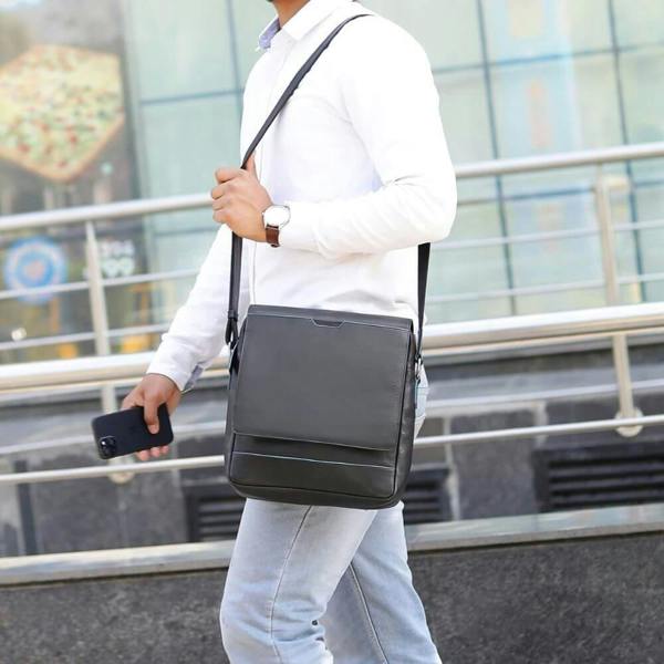 Black-Leather-Crossbody-Messenger-Bag-Hudson-5510-4.jpg