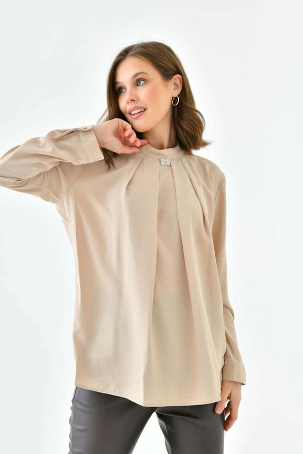 Hoxton Gal Oversized Long Sleeves Brooch Detailed Top in Beige