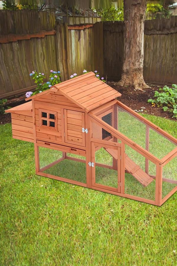Outdoor Wooden Chicken Coop with Ventilated Door