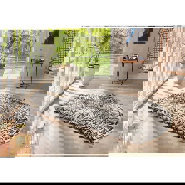 The Rugs Outdoor-Indoor Reversible Round Rug: Versatility