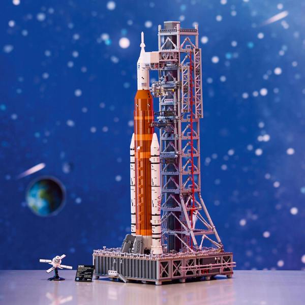 Lego Icons NASA Artemis Launch Pad 10341
