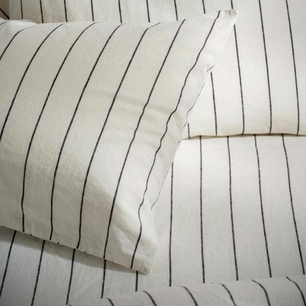 Soak&Sleep White / Blackberry Pinstripe Blended Linen/Cotton Duvet Set