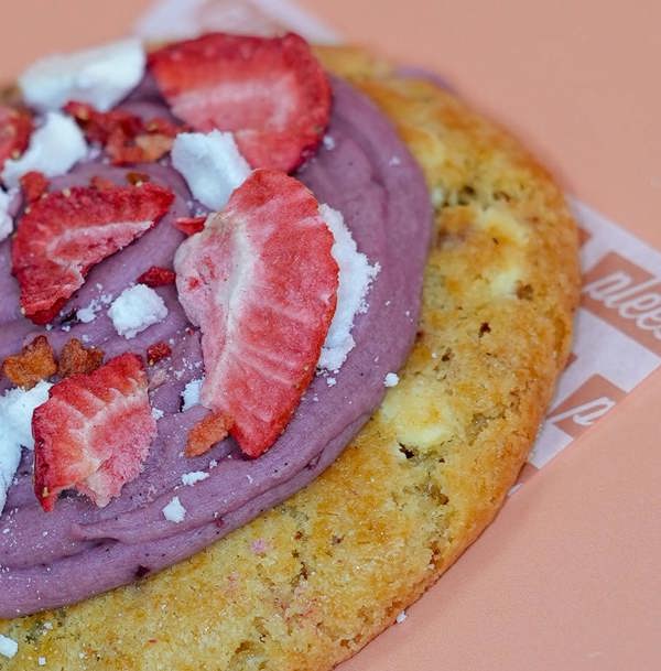 Pleese Eton Mess Cookie
