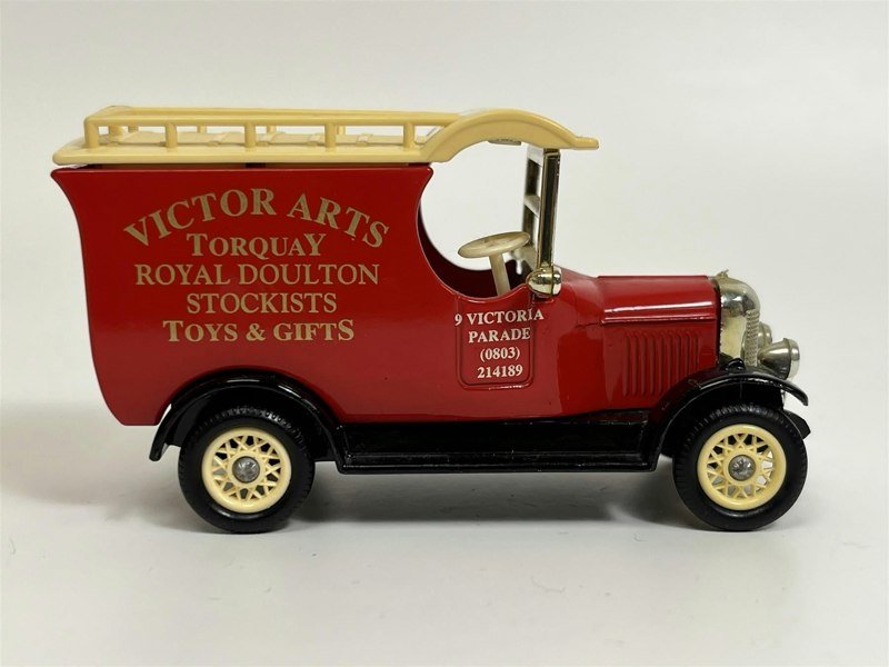 MCSlots Victor Arts Torquay Royal Doulton Van Pro Motors Lledo VATRD01D B2