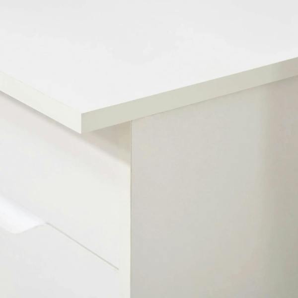 White desk corner joint with smooth edges and glossy tabletop underside