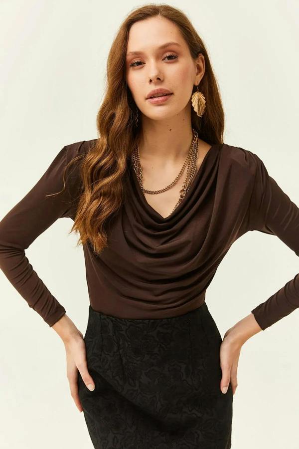 Hoxton Gal Padded-Pleated V-Neck Blouse